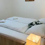 Leda 1-2 Aranypart Apartment Siofok