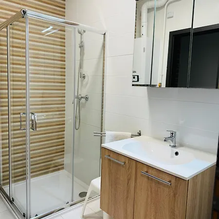 Leda 1-2 Aranypart Apartament *