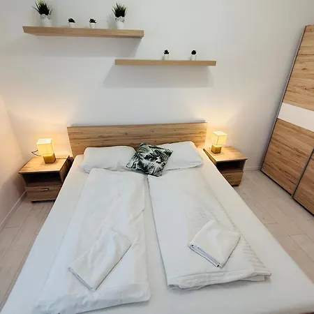 Appartement Leda 1-2 Aranypart Siófok