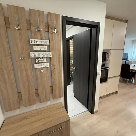 Leda 1-2 Aranypart Apartament Siófok