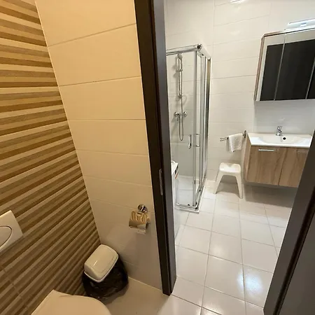 Leda 1-2 Aranypart Apartament