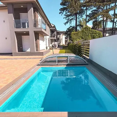 Leda 1-2 Aranypart Апартаменты *