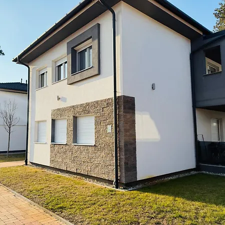 Leda 1-2 Aranypart Lägenhet