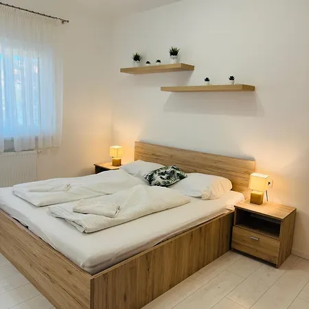 Apartment Leda 1-2 Aranypart Siofok