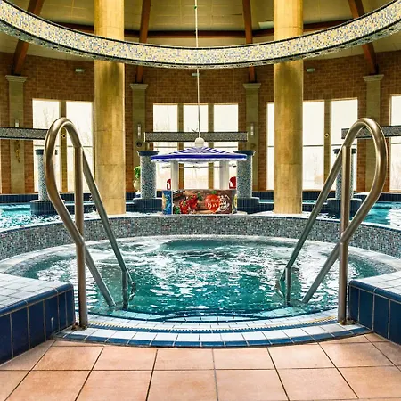 Leda 1-2 Aranypart Appartement *