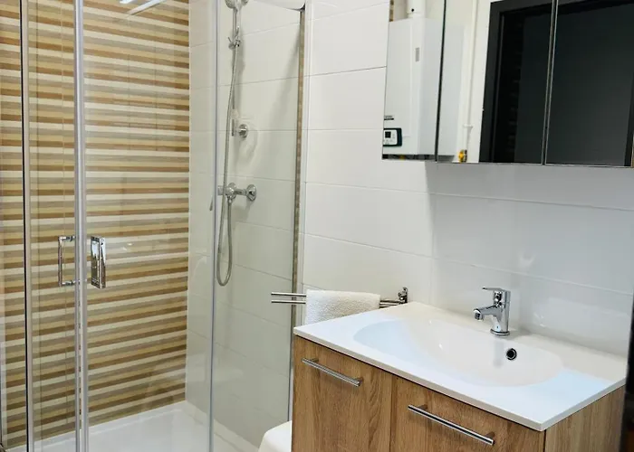 Leda 1-2 Aranypart דירה *