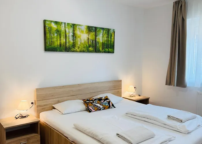 Leda 1-2 Aranypart דירה *