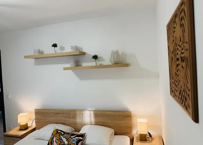 Leda 1-2 Aranypart דירה