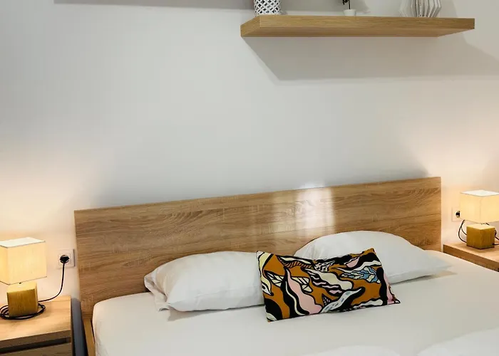 Leda 1-2 Aranypart דירה *